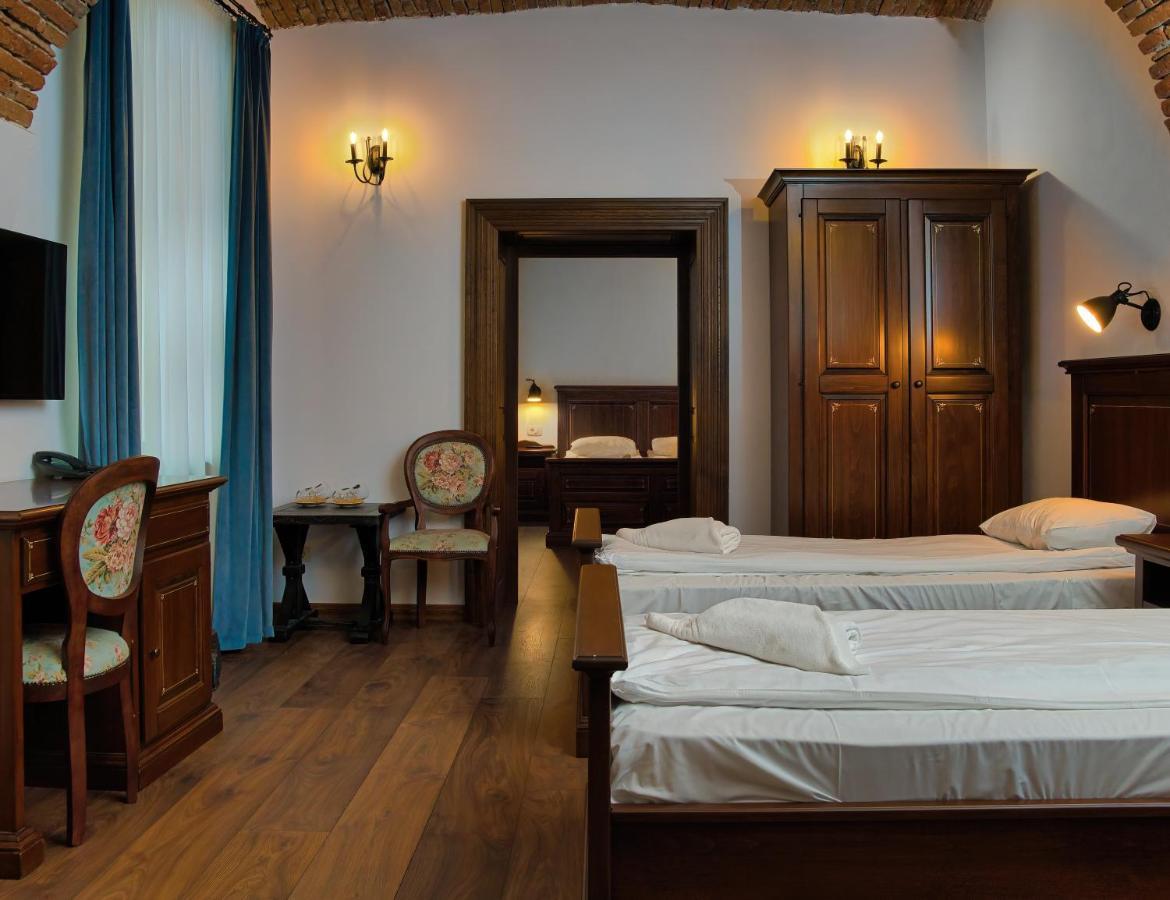 Hotel Boutique Casa Chitic -Hotel And Restaurant Str Johann Gott Nr7 Brasov Luaran gambar