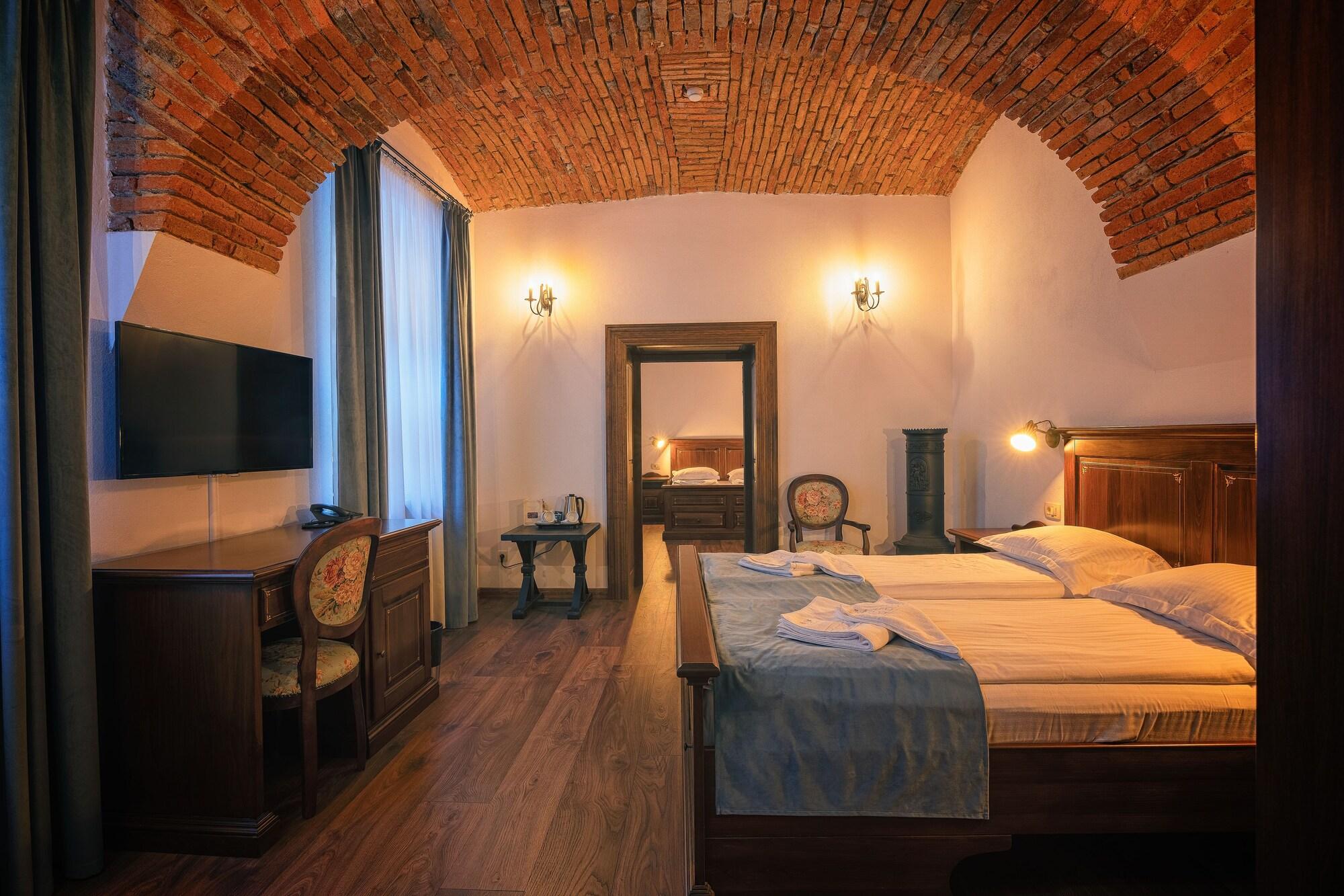 Hotel Boutique Casa Chitic -Hotel And Restaurant Str Johann Gott Nr7 Brasov Luaran gambar