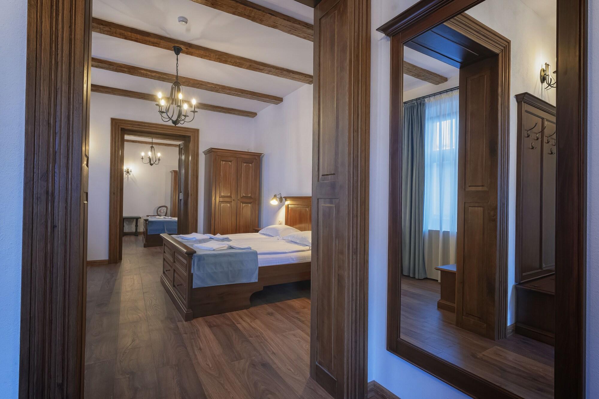 Hotel Boutique Casa Chitic -Hotel And Restaurant Str Johann Gott Nr7 Brasov Luaran gambar
