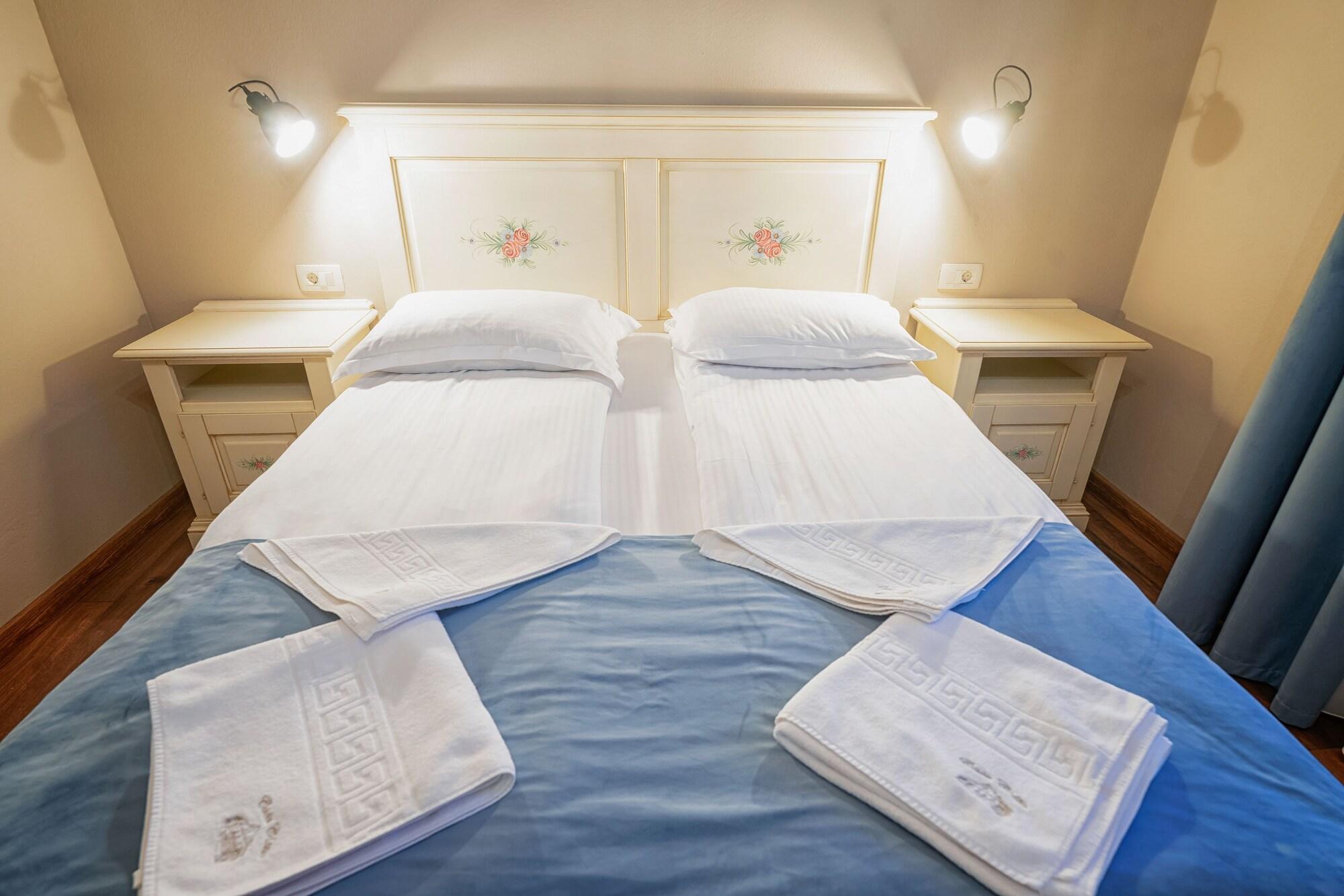 Hotel Boutique Casa Chitic -Hotel And Restaurant Str Johann Gott Nr7 Brasov Luaran gambar