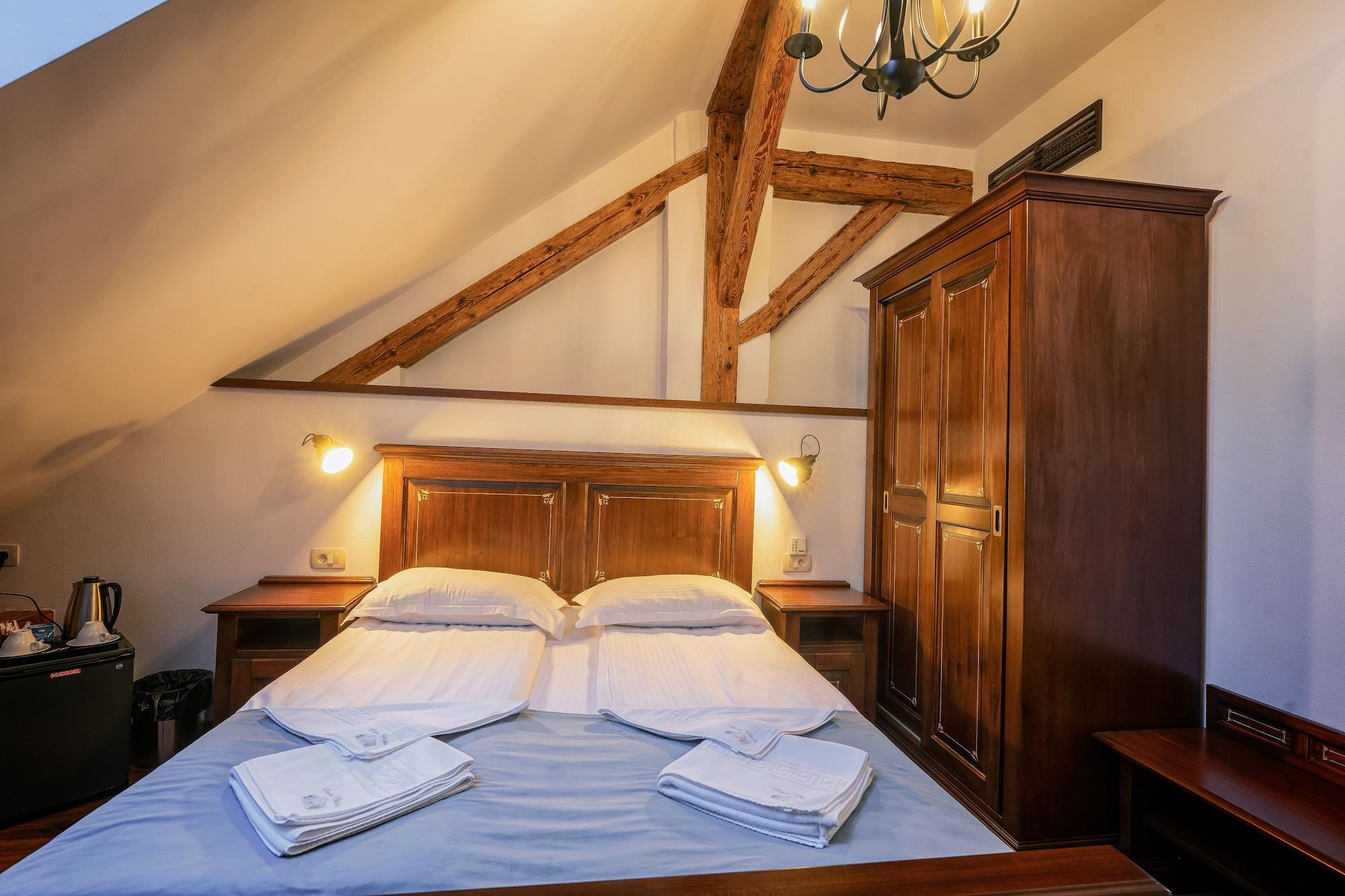 Hotel Boutique Casa Chitic -Hotel And Restaurant Str Johann Gott Nr7 Brasov Luaran gambar