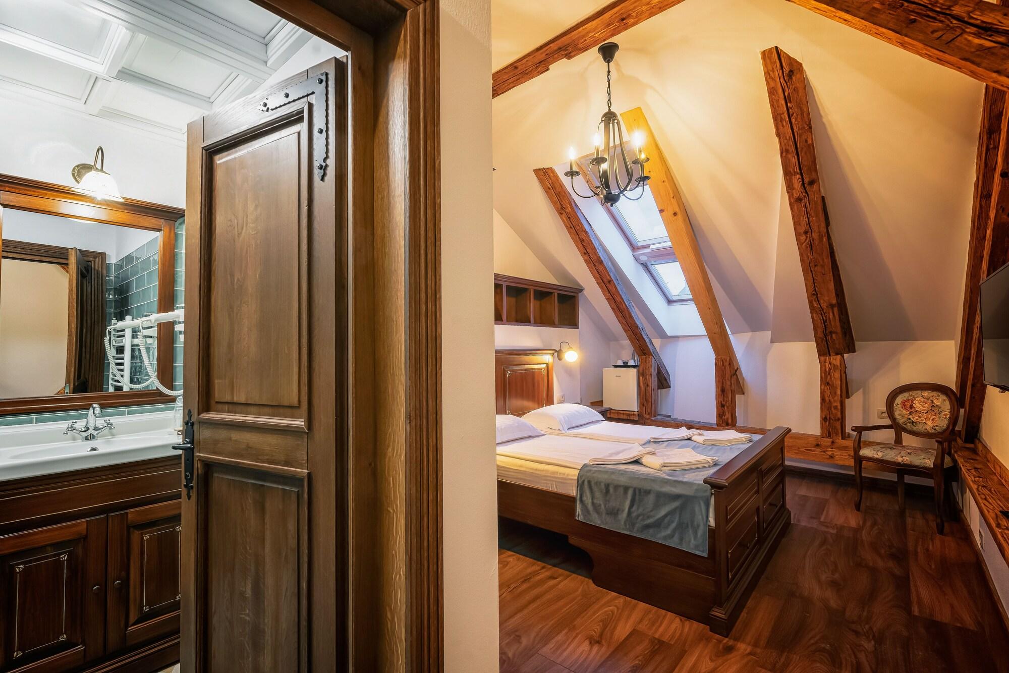 Hotel Boutique Casa Chitic -Hotel And Restaurant Str Johann Gott Nr7 Brasov Luaran gambar