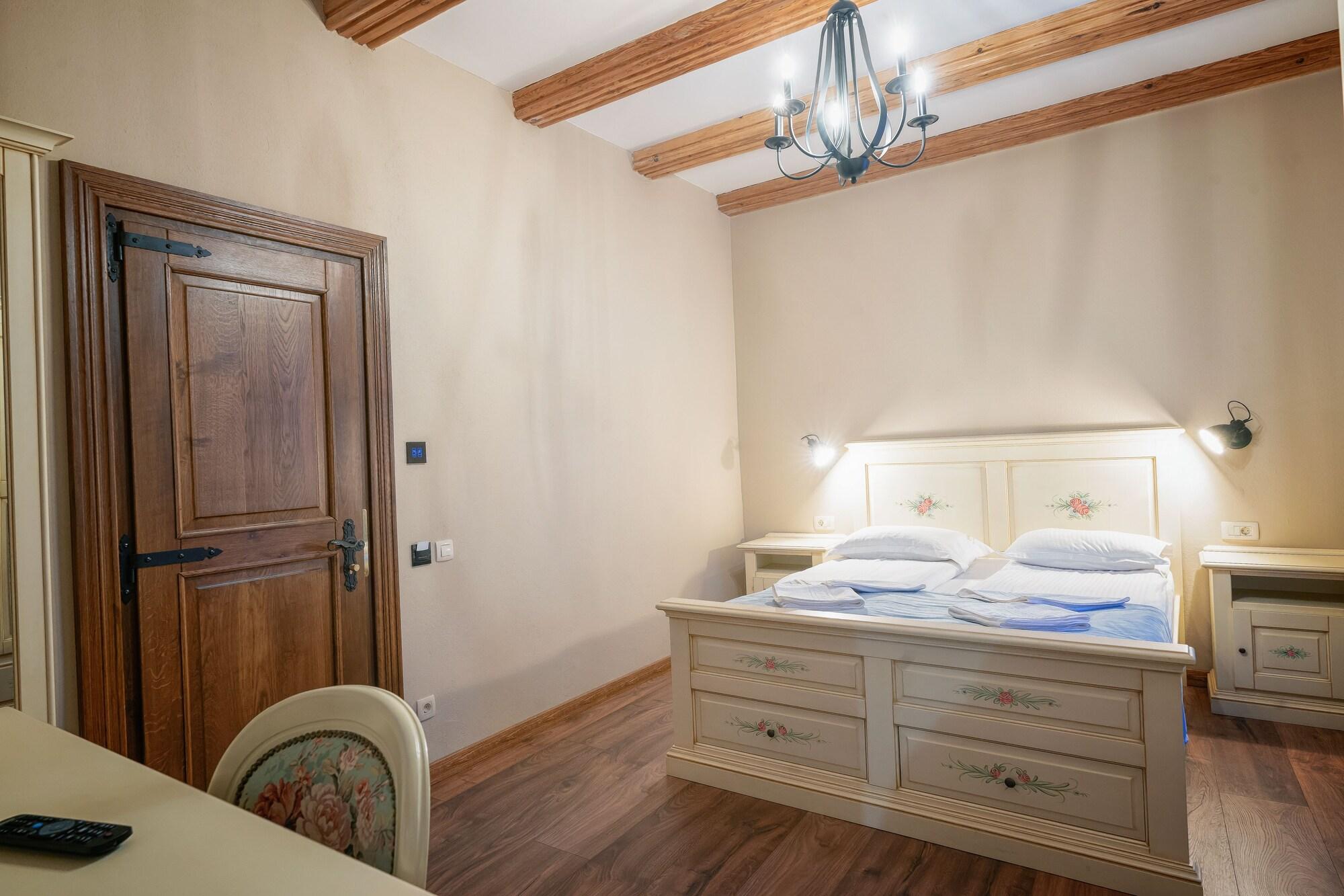 Hotel Boutique Casa Chitic -Hotel And Restaurant Str Johann Gott Nr7 Brasov Luaran gambar