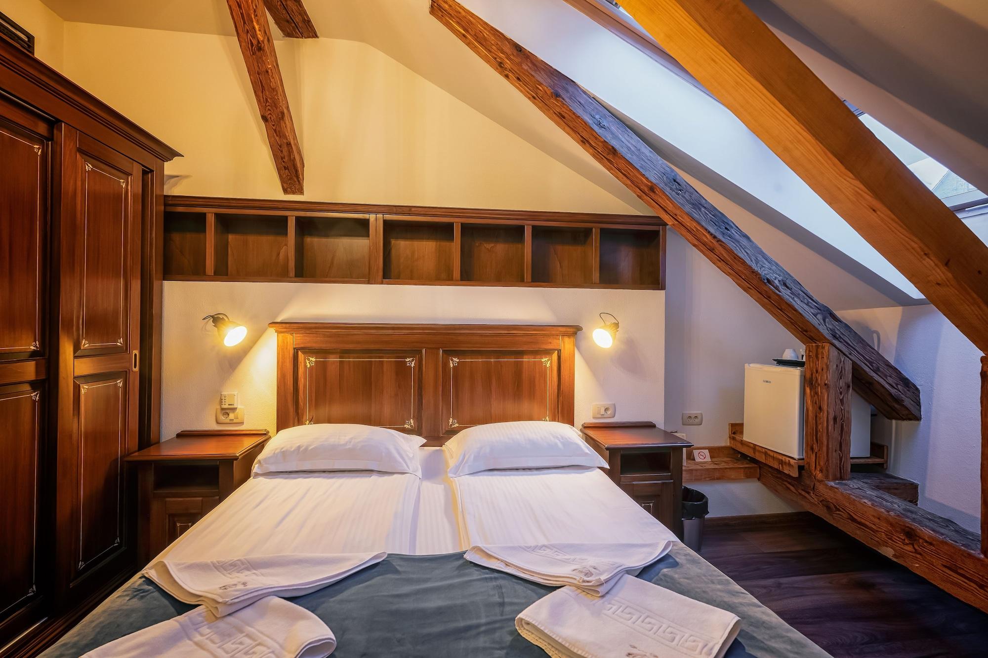 Hotel Boutique Casa Chitic -Hotel And Restaurant Str Johann Gott Nr7 Brasov Luaran gambar