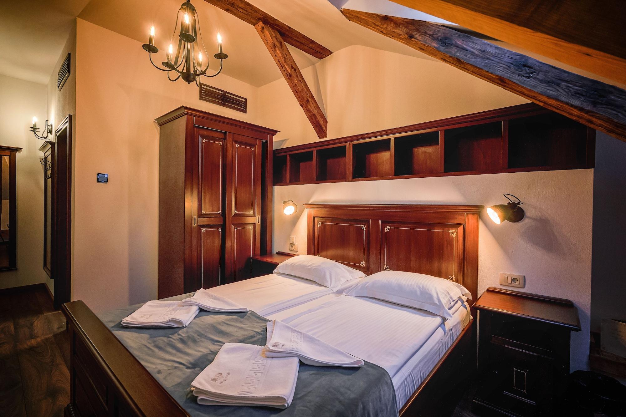 Hotel Boutique Casa Chitic -Hotel And Restaurant Str Johann Gott Nr7 Brasov Luaran gambar
