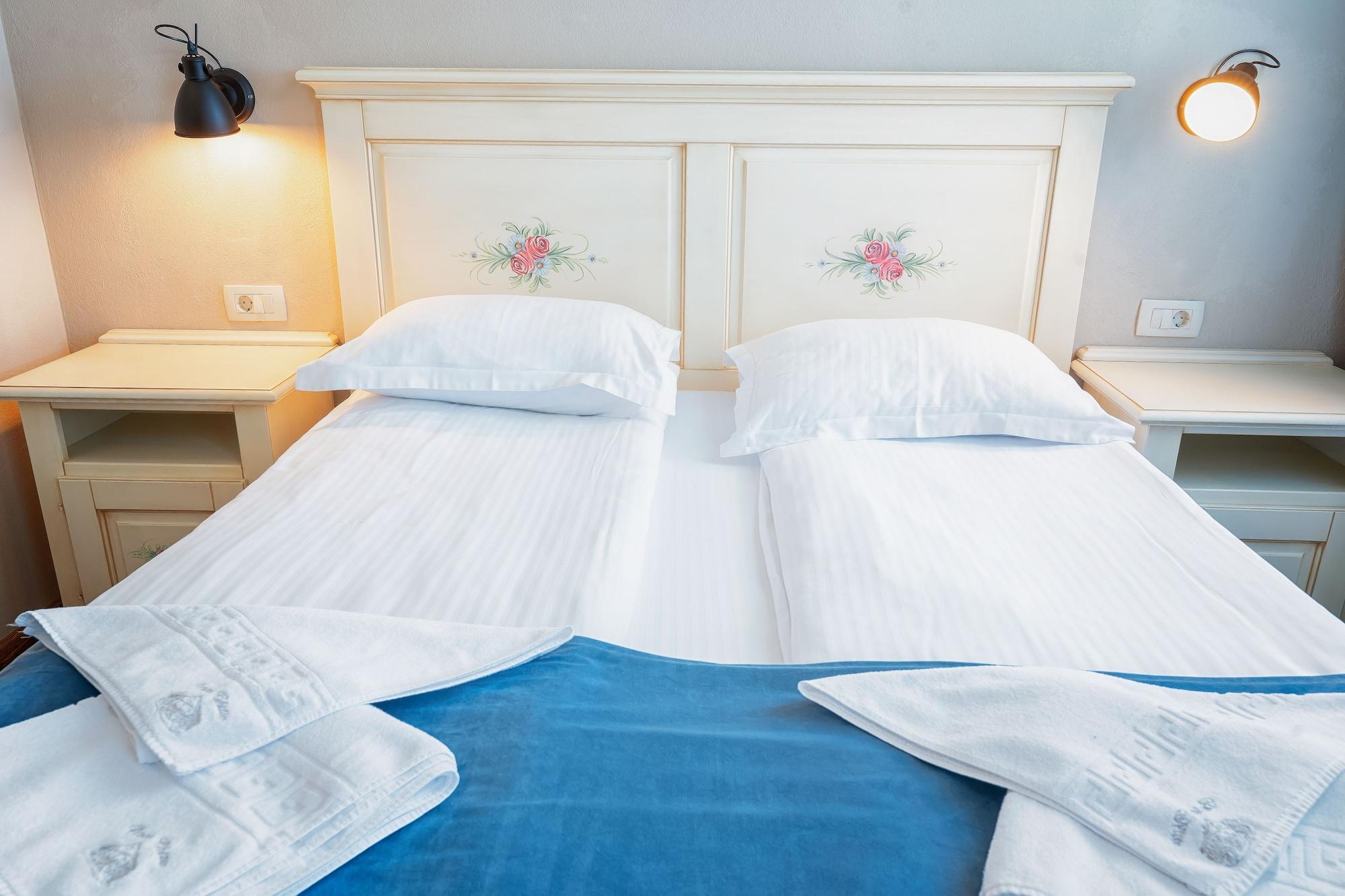 Hotel Boutique Casa Chitic -Hotel And Restaurant Str Johann Gott Nr7 Brasov Luaran gambar