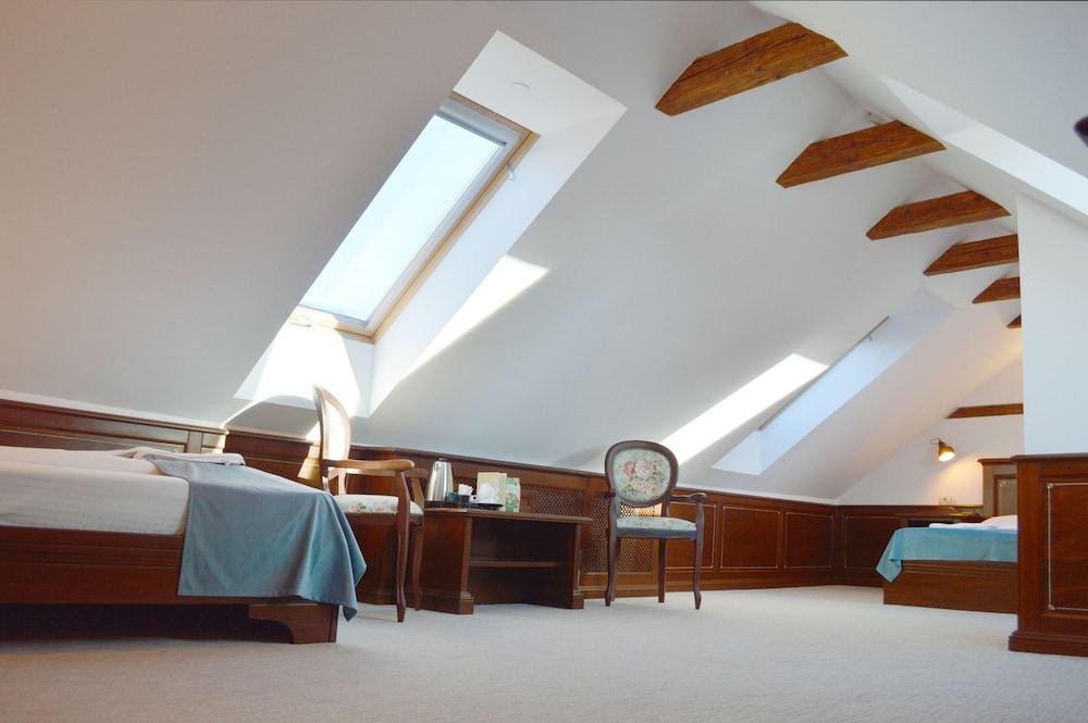 Hotel Boutique Casa Chitic -Hotel And Restaurant Str Johann Gott Nr7 Brasov Luaran gambar