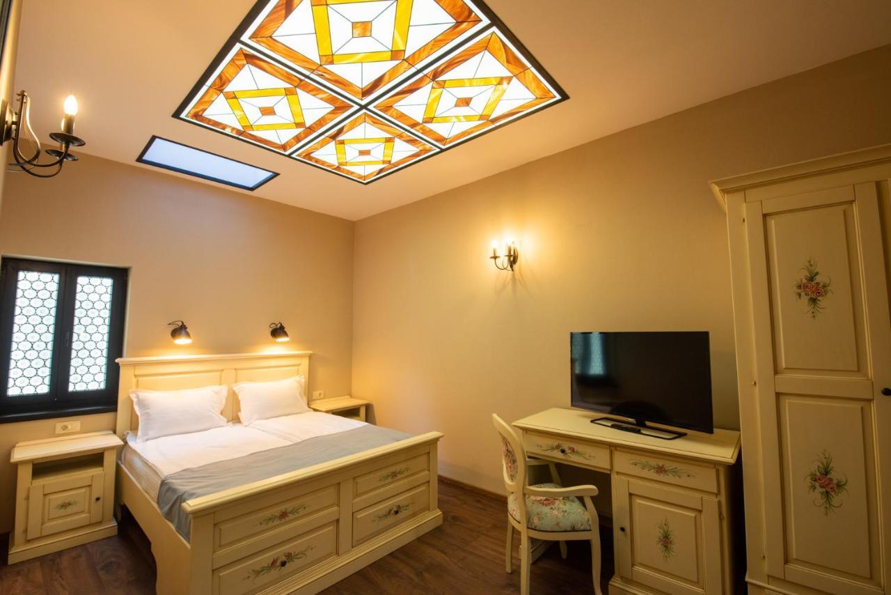 Hotel Boutique Casa Chitic -Hotel And Restaurant Str Johann Gott Nr7 Brasov Luaran gambar