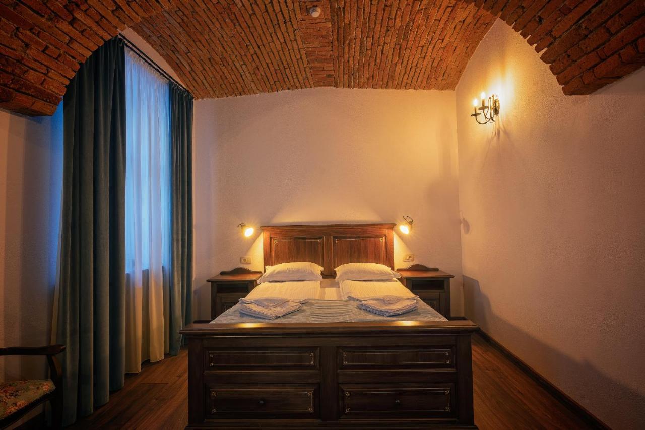 Hotel Boutique Casa Chitic -Hotel And Restaurant Str Johann Gott Nr7 Brasov Luaran gambar