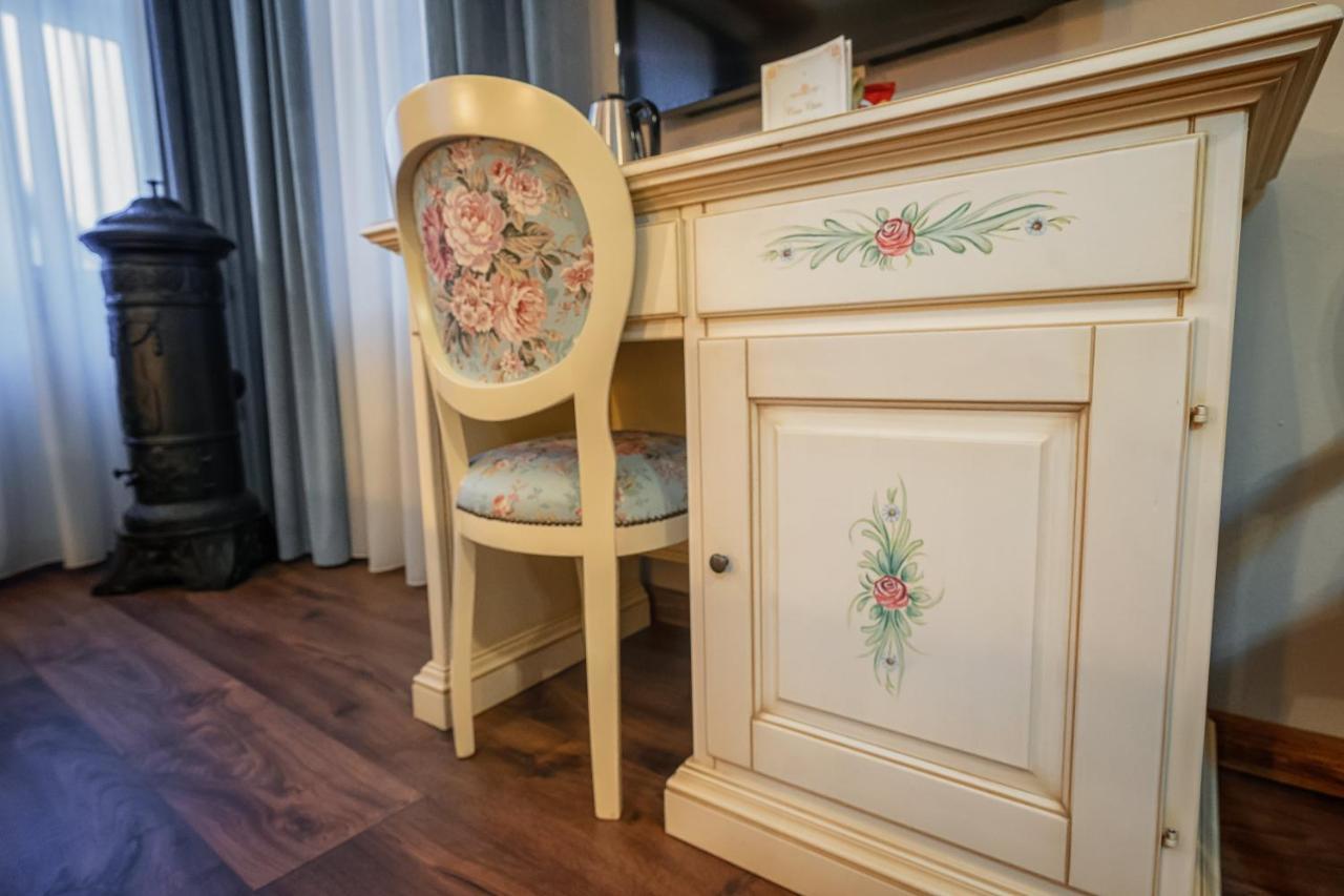 Hotel Boutique Casa Chitic -Hotel And Restaurant Str Johann Gott Nr7 Brasov Luaran gambar