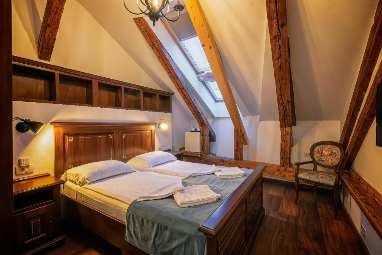 Hotel Boutique Casa Chitic -Hotel And Restaurant Str Johann Gott Nr7 Brasov Luaran gambar