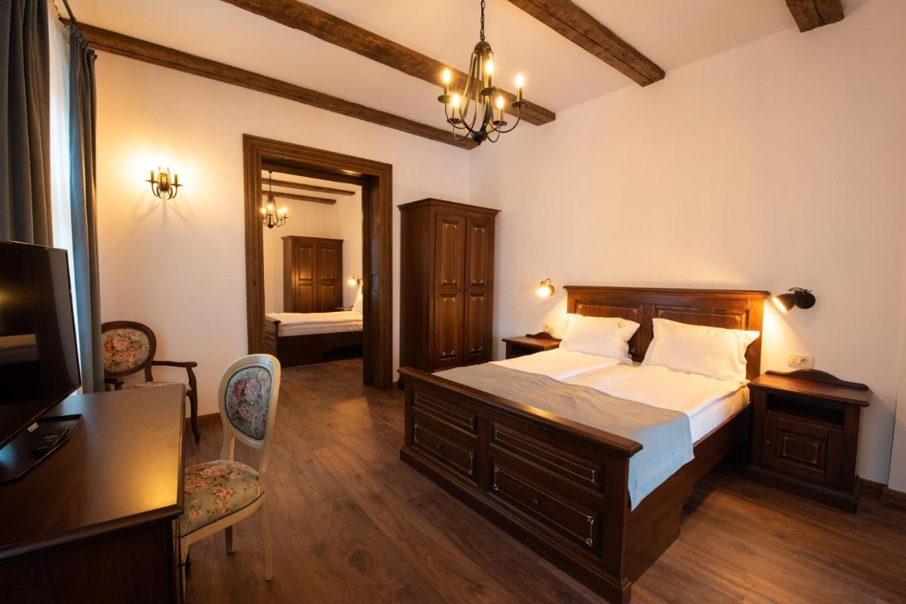 Hotel Boutique Casa Chitic -Hotel And Restaurant Str Johann Gott Nr7 Brasov Luaran gambar