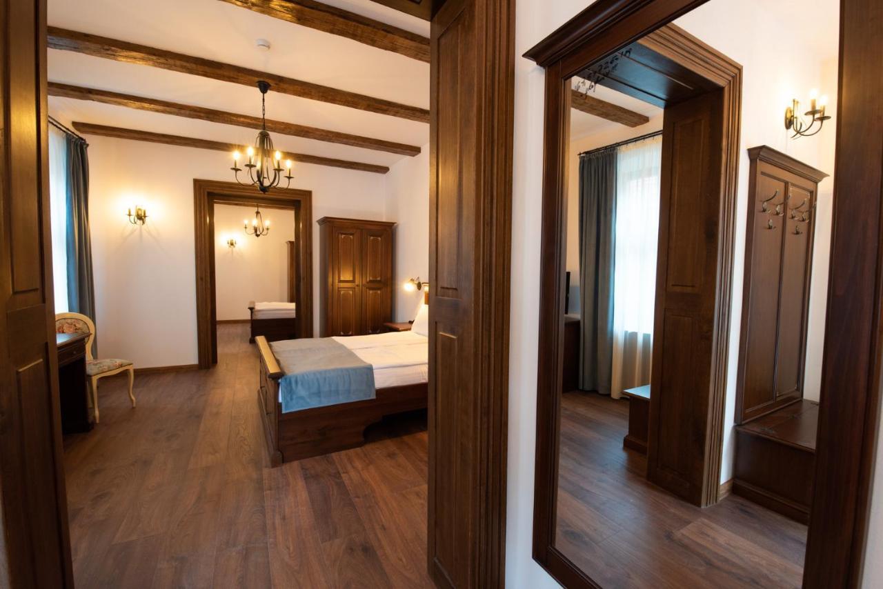 Hotel Boutique Casa Chitic -Hotel And Restaurant Str Johann Gott Nr7 Brasov Luaran gambar